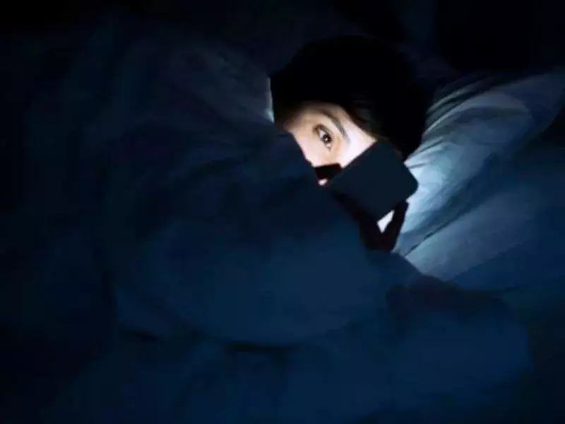 熬夜对皮肤的危害2