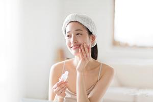 夏日护肤秘诀：如何有效预防痘痘滋生，让你的肌肤清爽一夏！
