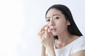痘痘肆虐不止？5个方法帮你消除脸上的痘痘
